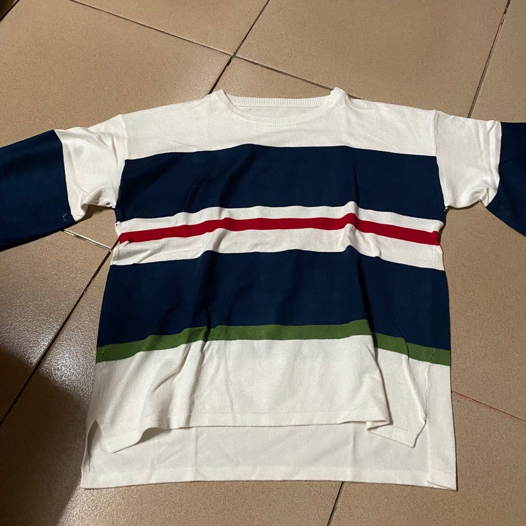 Oversized comfy tee (Category: Blouses) located in San Pedro. Submitted by ranze (Listing ID 1314264848, Image 1). Description: Perfect for cozy weather.