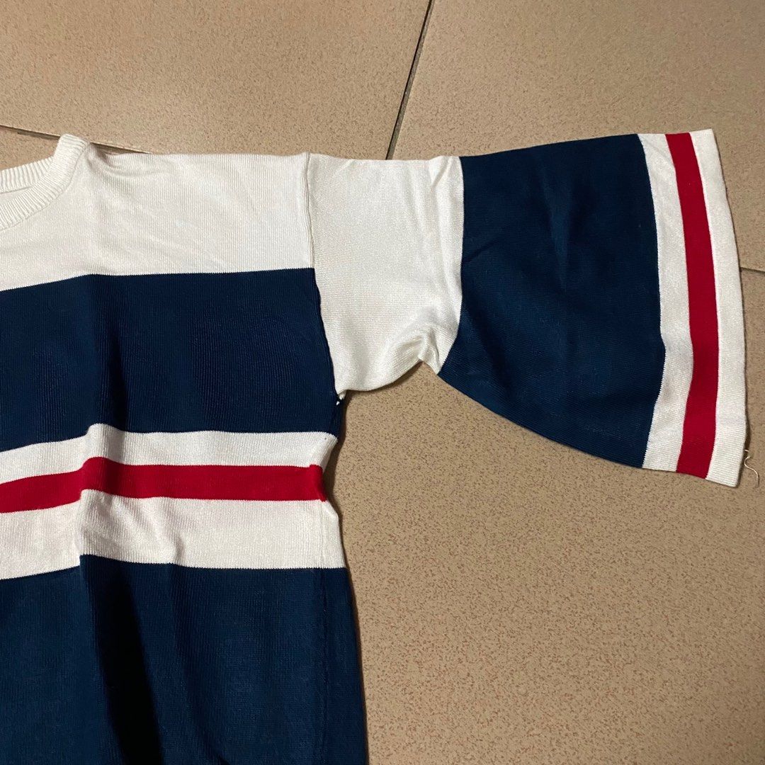 Oversized comfy tee (Category: Blouses) located in San Pedro. Submitted by ranze (Listing ID 1314264848, Image 2). Description: Perfect for cozy weather.