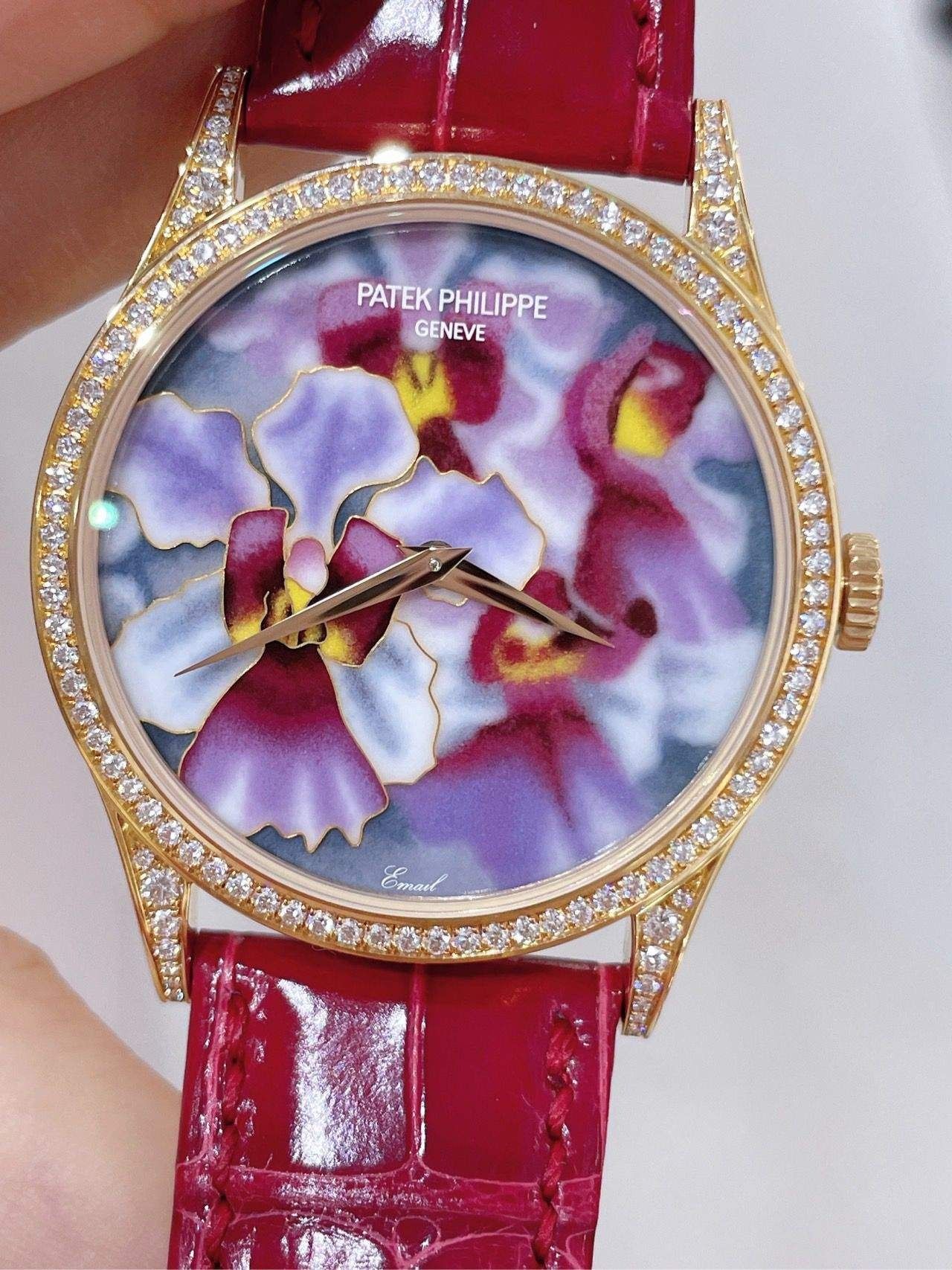 PATEK PHILIPPE 5077/100R (Category: Watches) located in Singapore. Submitted by ys-luxe.com (Listing ID 1314367337, Image 2). Description: PATEK PHILIPPE 5077/100R SKU: 7942218 - Pre-Loved - 38mm - Automatic - Come With Box.