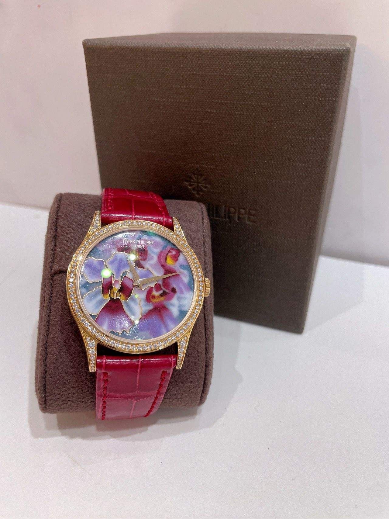 PATEK PHILIPPE 5077/100R (Category: Watches) located in Singapore. Submitted by ys-luxe.com (Listing ID 1314367337, Image 1). Description: PATEK PHILIPPE 5077/100R SKU: 7942218 - Pre-Loved - 38mm - Automatic - Come With Box.
