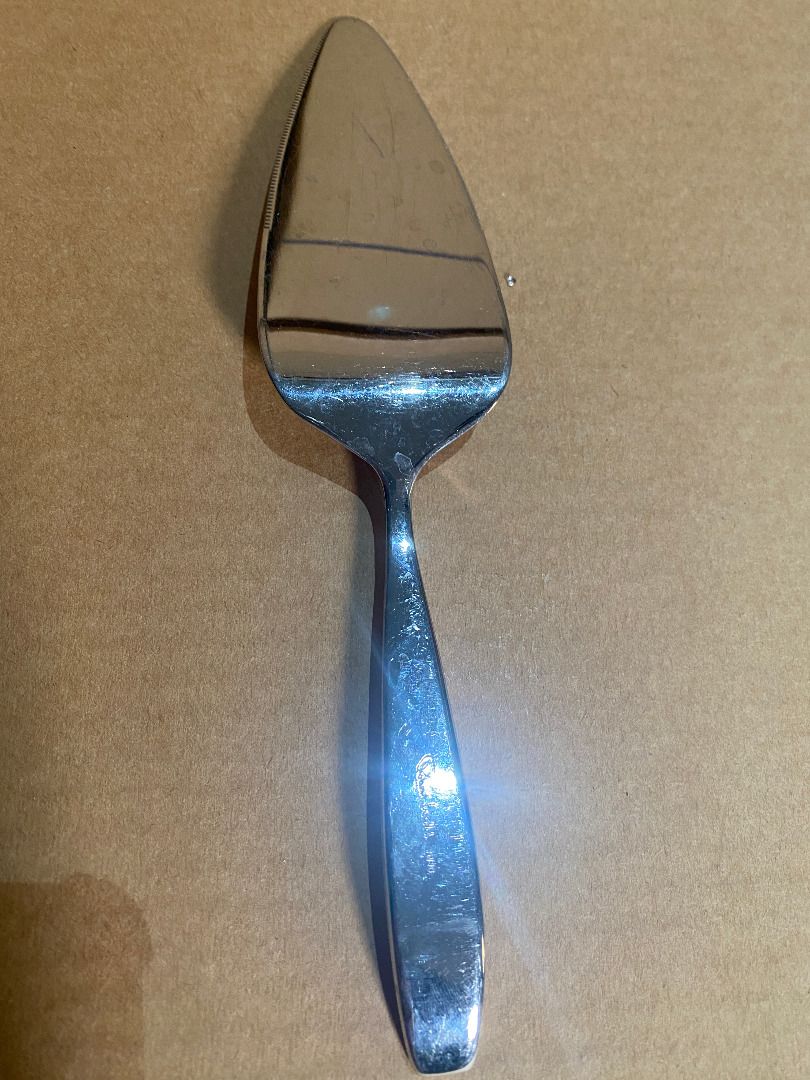 Robert Welch silver cake & pie server (Category: Dinnerware & Cutlery) located in Marikina City. Submitted by theflos (Listing ID 1314170514, Image 2). Description: .