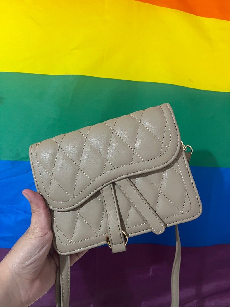 Secosana Clutch / Sling Bag (Category: Purses & Pouches) located in Santa Rosa. Submitted by alymacmac (Listing ID 1314166208, Image 1). Description: Price is nego. Used once only at a wedding. Mint condition Rfs: decluttering.