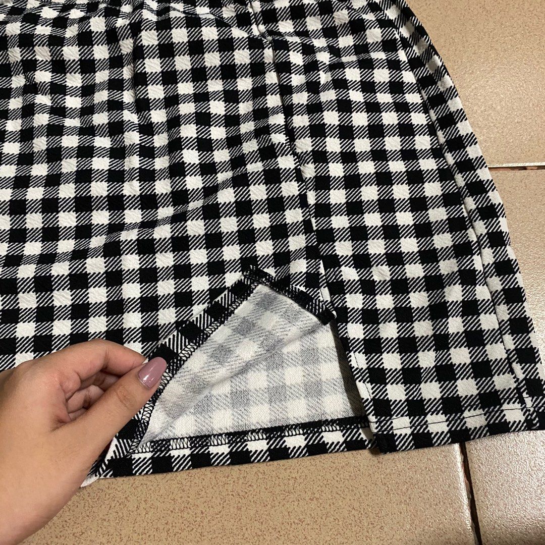 Skirts - take all (Category: Skirts) located in Manila. Submitted by ranze (Listing ID 1314252029, Image 3). Description: Checkered skirts. Perfect for everyday basic fits. Skirt in the front has a slit .