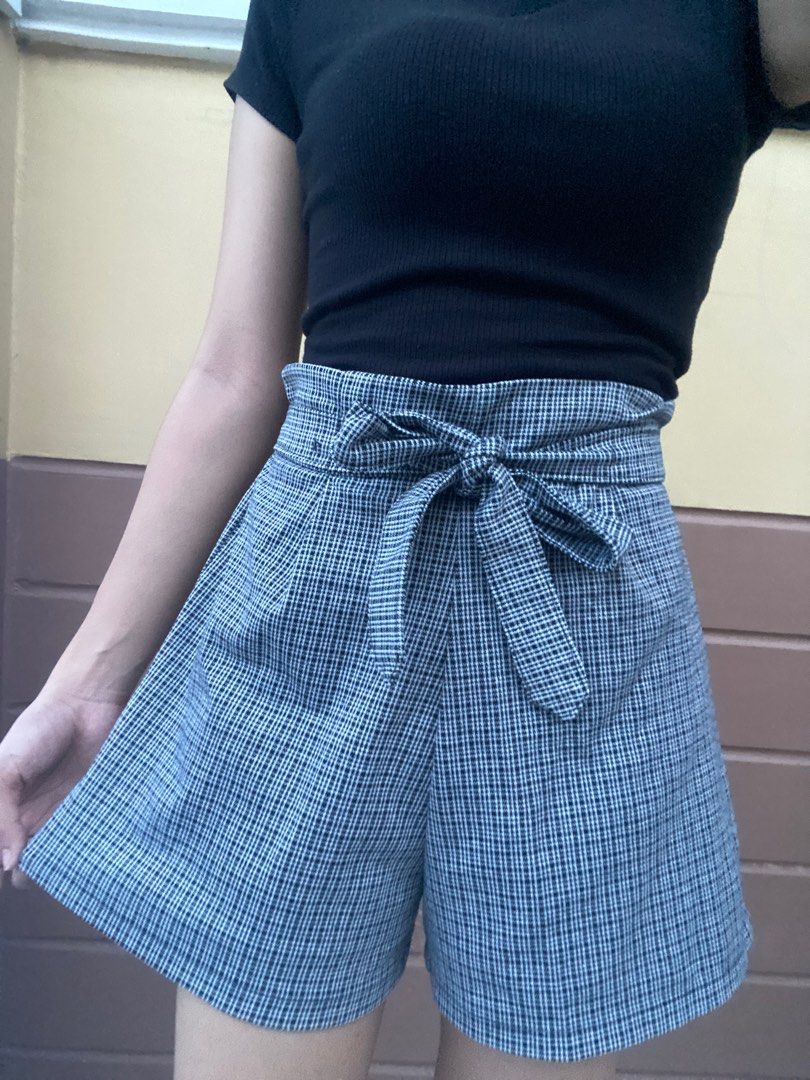 Stripes shorts (Category: Shorts) located in Cavite. Submitted by _cc25 (Listing ID 1314284731, Image 1). Description: Rfs: decluttering .