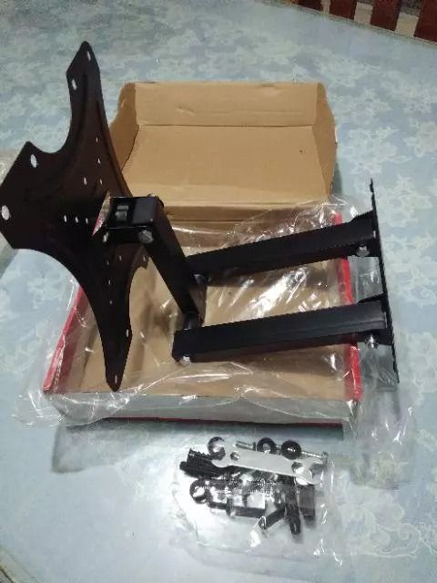 Swivel Type TV Bracket, Wall mount Bracket (Category: TV) located in Pasay City. Submitted by compublitz (Listing ID 1314189205, Image 2). Description: Swivel Type TV Bracket, Wall mount Bracket Sizes and Price: 14" to 42" = 360 pesos 32" to 55" = 450 pesos Products Features 1. Durable scratch resistant finish 2. match modern TV models 3. Compatible with VESA standard 4. Fit most flat LED and LCD TV sets 5. Quick and easy to install Location: Mal