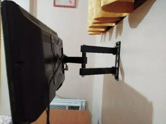 Swivel Type TV Bracket, Wall mount Bracket (Category: TV) located in Pasay City. Submitted by compublitz (Listing ID 1314189205, Image 3). Description: Swivel Type TV Bracket, Wall mount Bracket Sizes and Price: 14" to 42" = 360 pesos 32" to 55" = 450 pesos Products Features 1. Durable scratch resistant finish 2. match modern TV models 3. Compatible with VESA standard 4. Fit most flat LED and LCD TV sets 5. Quick and easy to install Location: Mal
