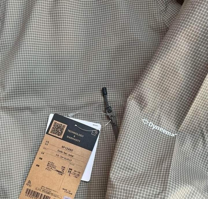 The North Face Endride Rain Jacket Dyneema (Category: Coats, Jackets and Outerwear) located in Davao. Submitted by sherwin_santos (Listing ID 1314327739, Image 2). Description: Be ready for the rainy season Bnew pre order northface endride rain jacket dyneema fabric size small,medium,large,XL.