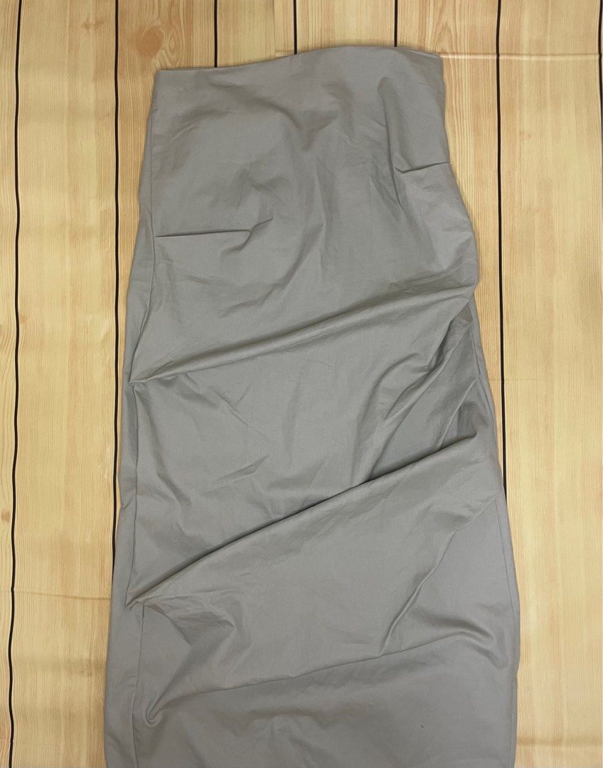 TUBE LINEN COORDINATES (Category: Sets or Coordinates) located in Manila. Submitted by chococandysprinkles (Listing ID 1314316373, Image 2). Description: bought this for 1200 never worn sinukat lang pleated yung design xs on tag :) .