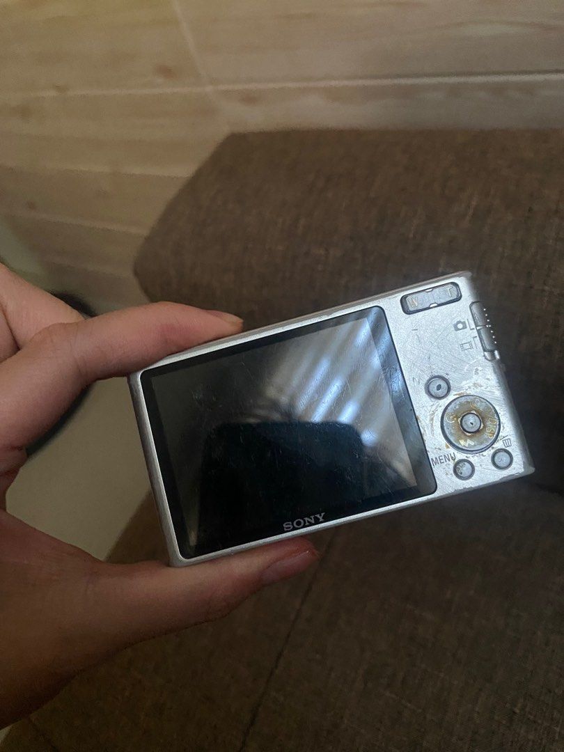 untested digicams (Category: Cameras) located in Quezon City. Submitted by patchotdeclutz (Listing ID 1312663871, Image 3). Description: 380 ea UNIT ONLY (no battery, charger etc) all are NOT in perfect condition so pls manage ur expectations rfs: bought from a community market but have no time to buy batteries and chargers 🤣 NO RETURN NO EXCHANGE!!! i haven’t tested nor opened these cameras myself so if they’re defective, i can’t issue a refund