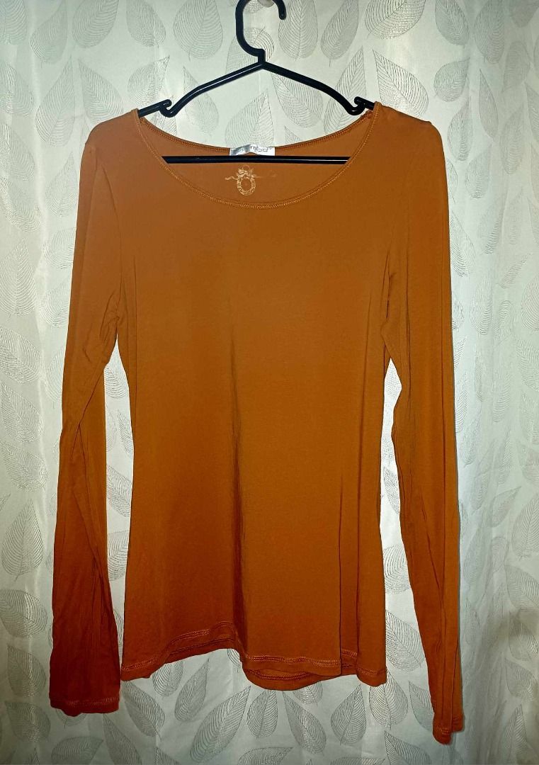 Women's long sleeve pullover (Category: Sets or Coordinates) located in Santa Rosa. Submitted by shop_by_terri (Listing ID 1314219098, Image 1). Description: VG condition. Slightly used. Copper color. Pull over, stretchable Jersey material.