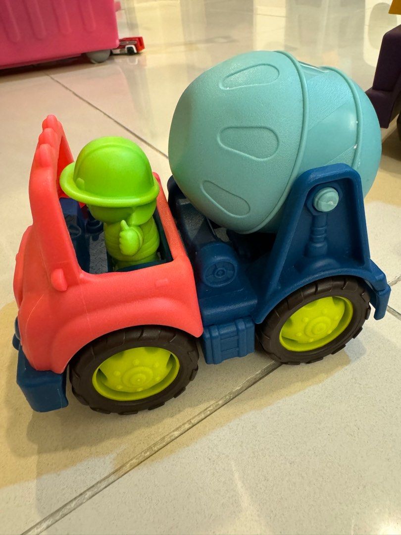Wonder Wheels Excavator Truck & 3 Little Truck Set, Hobbies & Toys ...