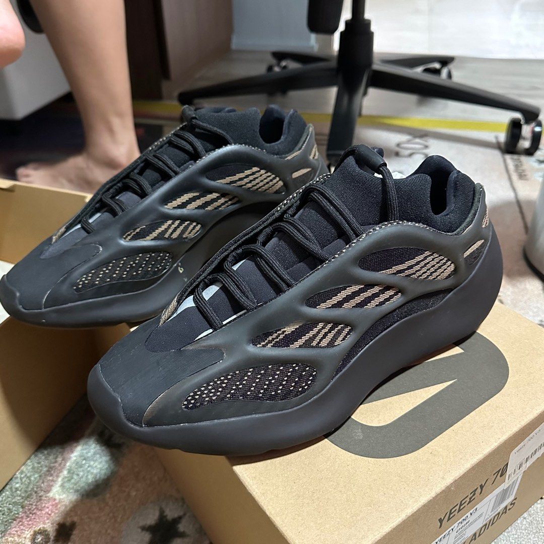 yeezy 700 clabro