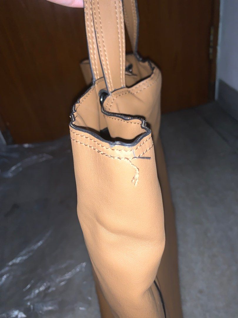 Zara Bag Leather tote bag atau tas selempang, Fesyen Pria, Tas