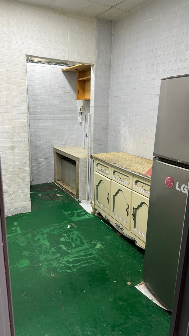 180 sq ft one-bedroom flat with appliances and direct bus service to the doorstep63438667062530114