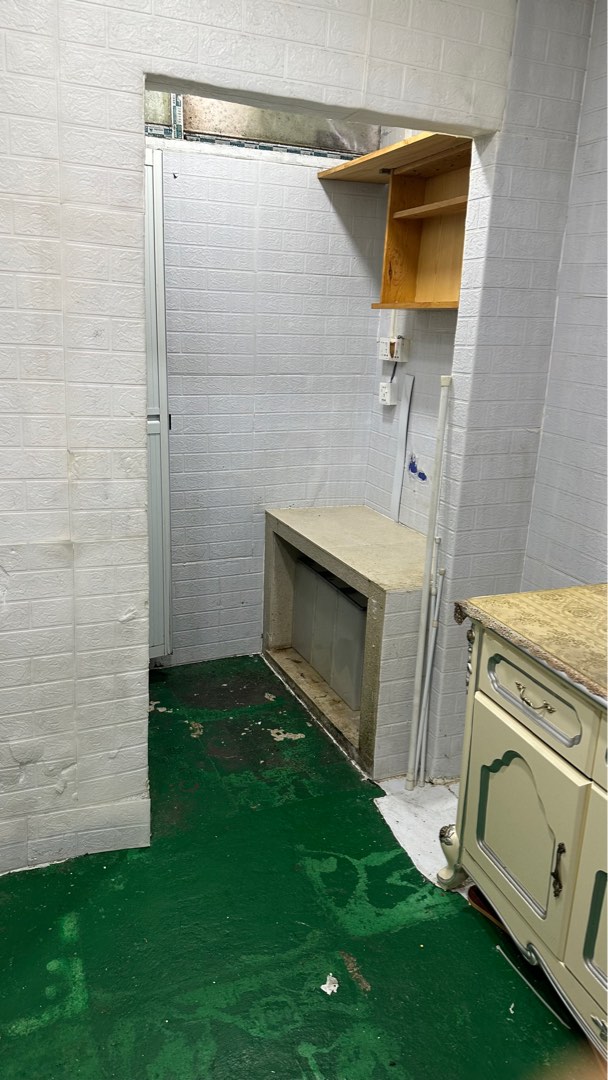 180 sq ft one-bedroom flat with appliances and direct bus service to the doorstep63438667062530112
