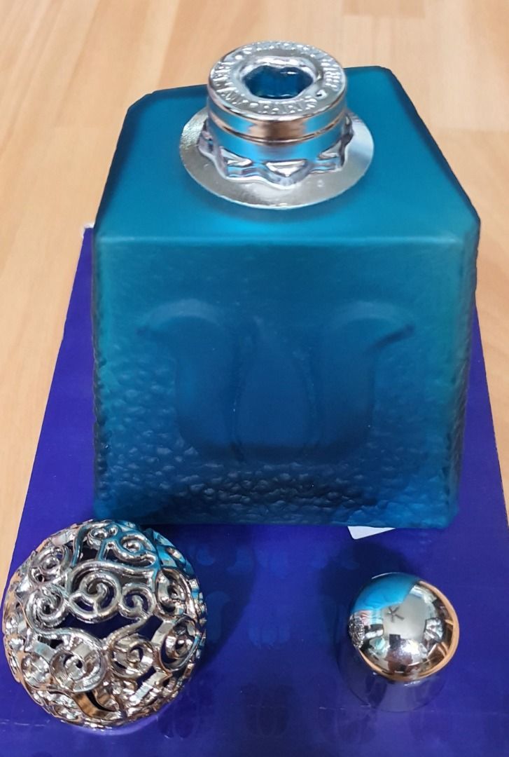Aroma Diffuser (Category: Home Fragrance) located in Singapore. Submitted by ron5960 (Listing ID 1314451149, Image 1). Description: Kept this as display and never used. Can use with Lampe Berger burner wick and essential oil Or use it with aroma oil with wick for aroma scent Meet and deal at Jurong East MRT Station.