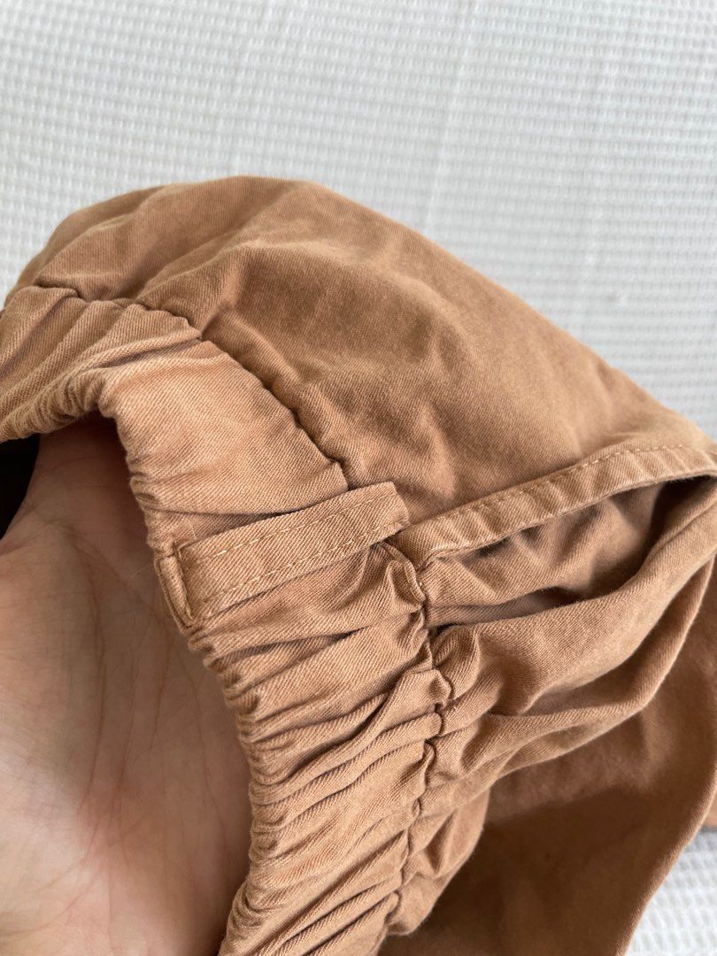 Bottom (Category: Jeans & Leggings) located in Shah Alam. Submitted by michele014 (Listing ID 1314511878, Image 3). Description: It is actually quite new but it is also easy to crumpled when wash. The material is not too thin also. I only wore it 2-3 times. Selling it off because doesn’t suit me..