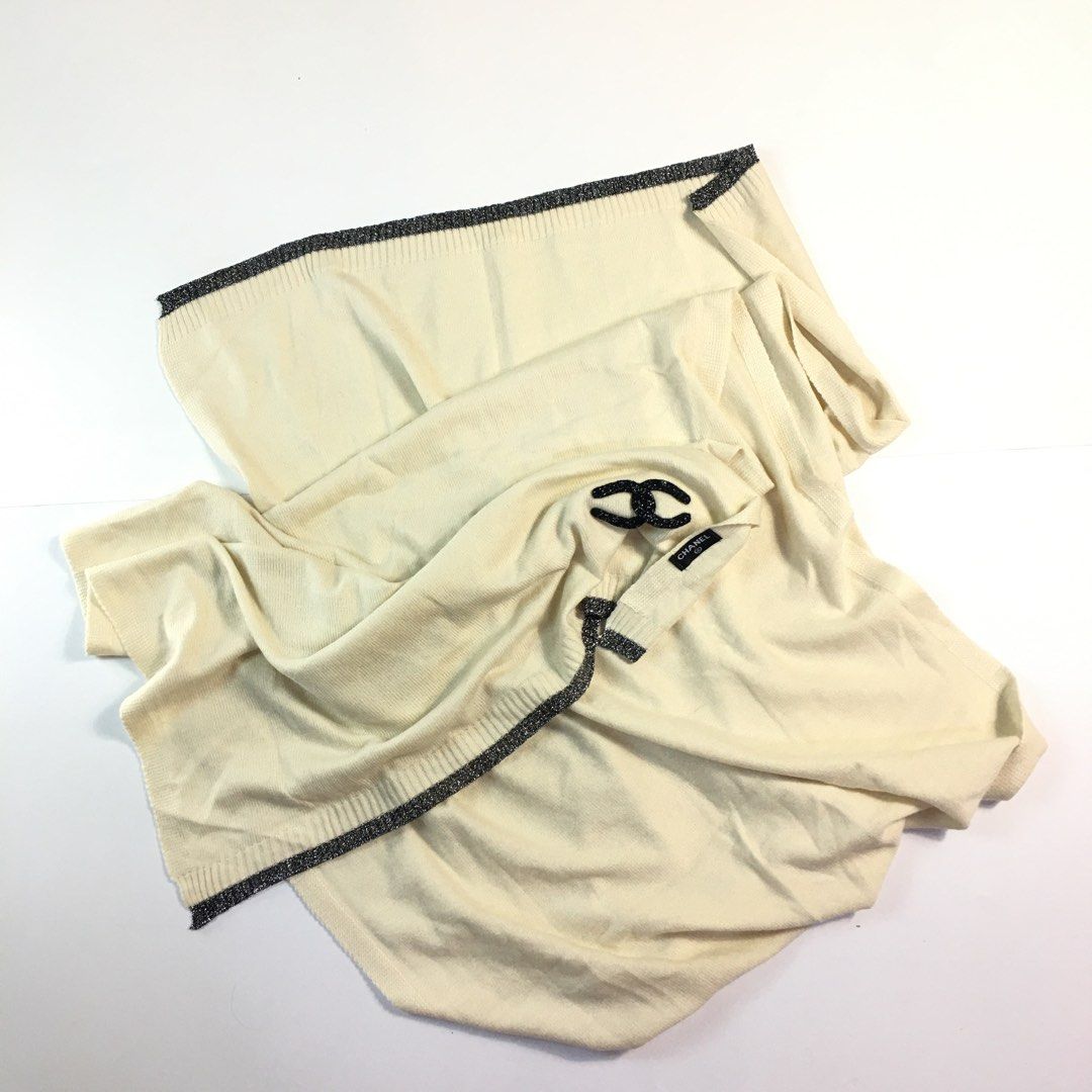 CHANEL TWEED SCARVES CC LOGO (Category: Luxury Accessories) located in Caloocan City. Submitted by thrift.crcl (Listing ID 1314506608, Image 1). Description: CHANEL TWEED SCARVES CC LOGO FREESHIP .