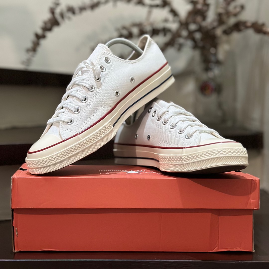 Vintage canvas sneakers top