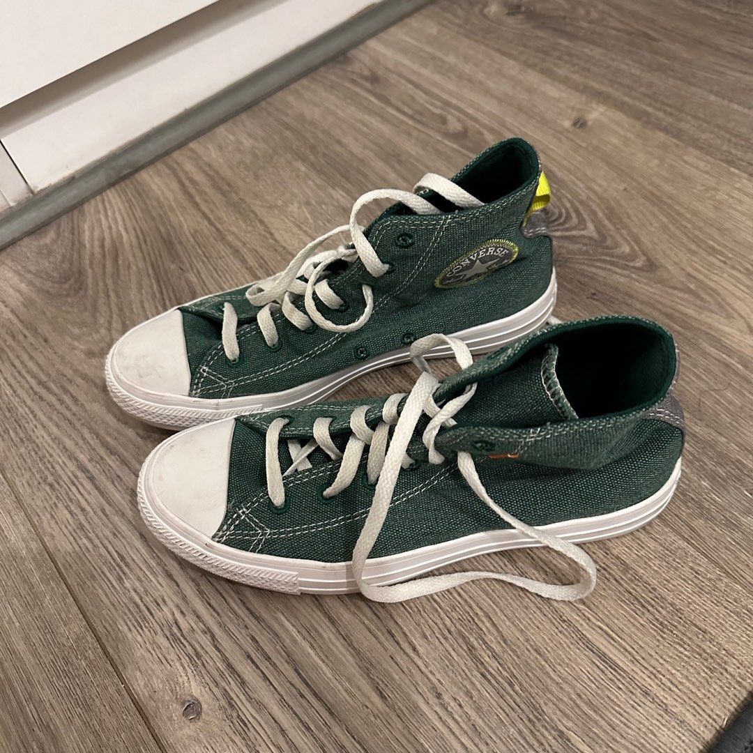 Converse high cut green size 7 women (Category: Sneakers) located in Mandaluyong City. Submitted by wonzhaulz (Listing ID 1314524592, Image 1). Description: authentic.