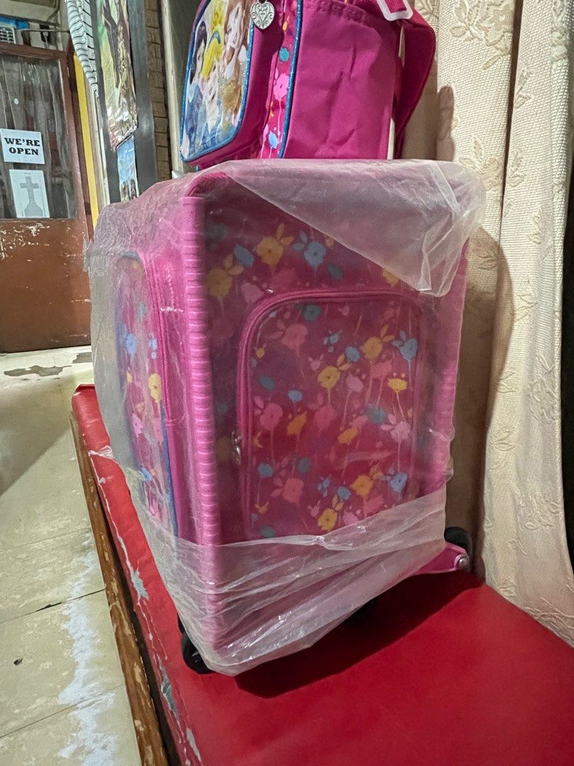 Disney Princess Trolley Bag (Category: Other Kids Furniture) located in Caloocan City. Submitted by joemierie (Listing ID 1314434910, Image 3). Description: .