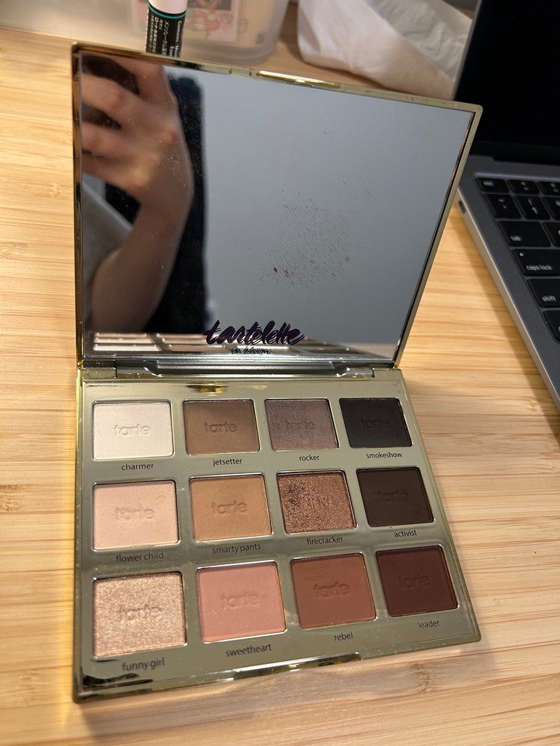 Eyeshadow (Category: Makeup) located in Markham. Submitted by 90s_2018 (Listing ID 1314372243, Image 2). Description: slighty used..