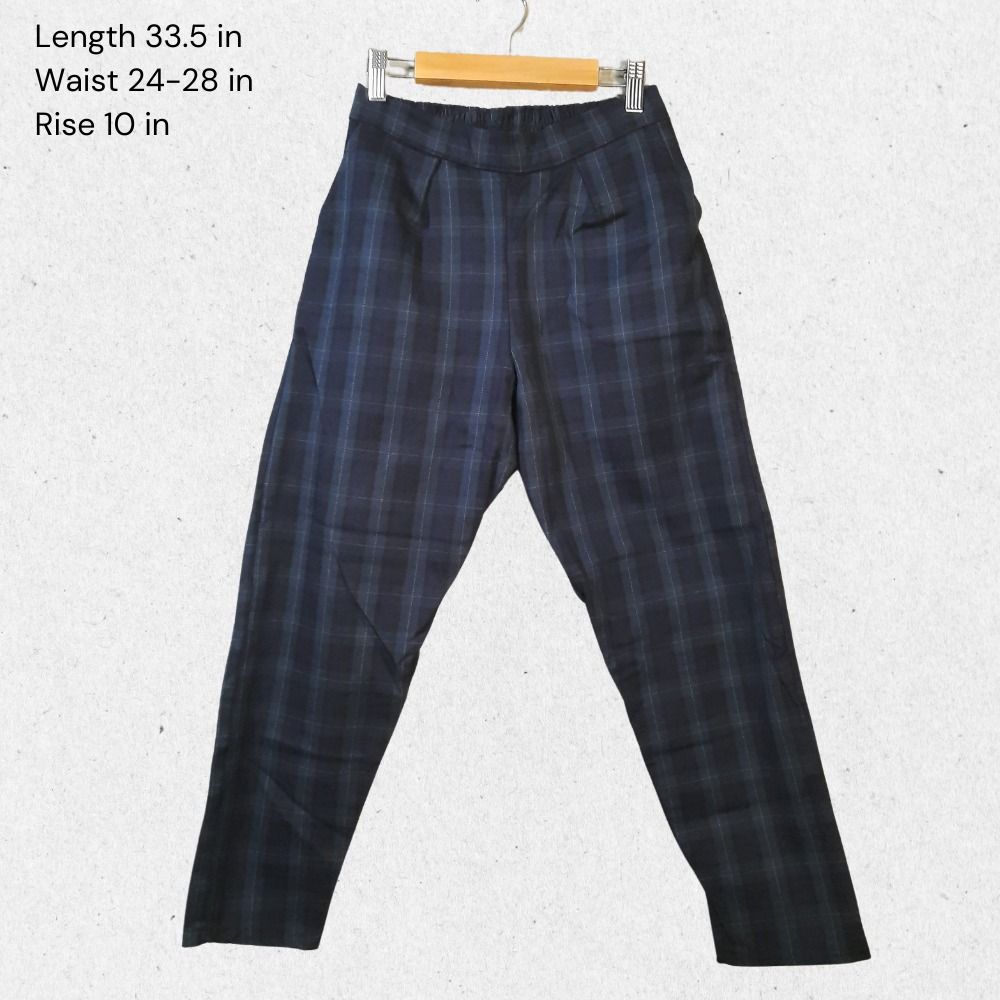 Green plaid ankle trousers (Category: Other Bottoms) located in Caloocan City. Submitted by preloved.decluttering (Listing ID 1314553148, Image 1). Description: Green plaid twill trousers Nice thick fabric Stretchable waistband Mid-rise.