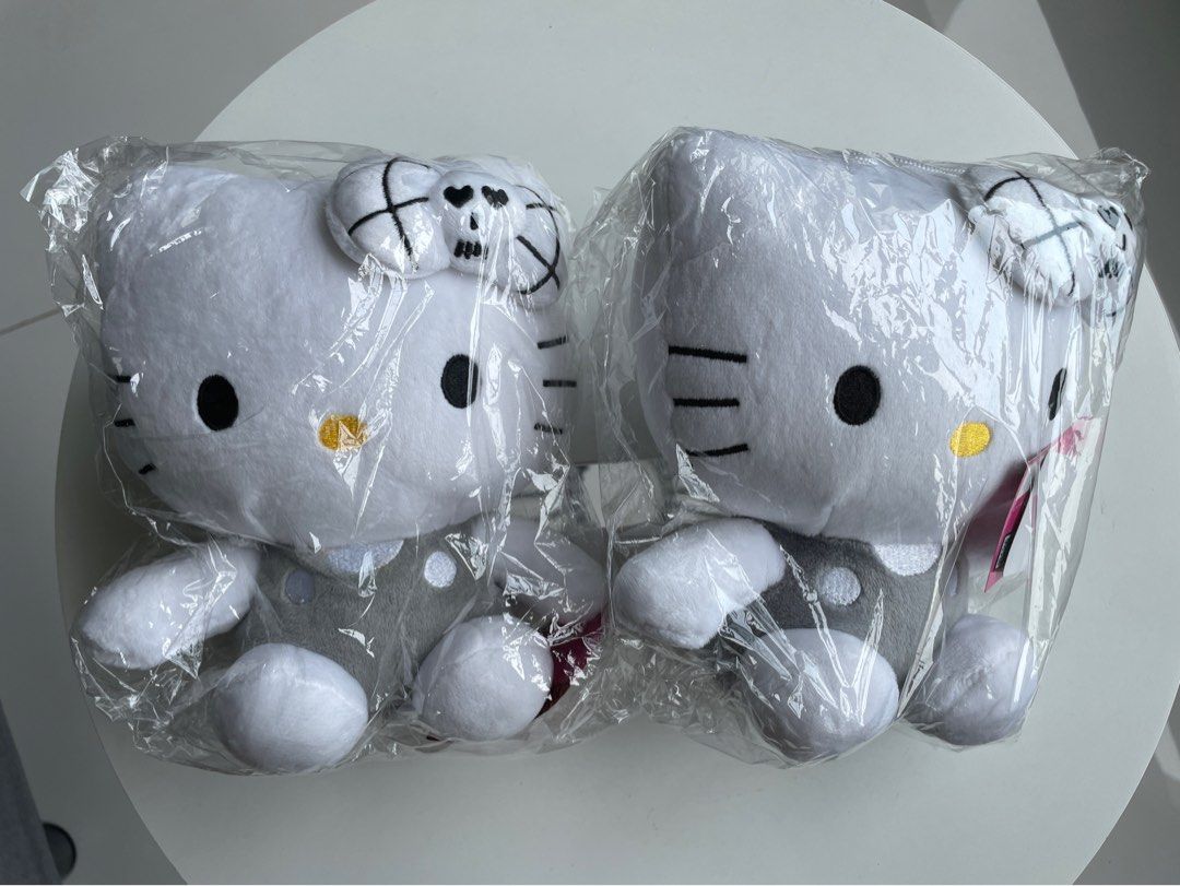 Hello Kitty Assorted (Category: Plushies & Soft Toys) located in Singapore. Submitted by devildog62 (Listing ID 1314463418, Image 6). Description: Assort Hello Kitty $8 to $20.