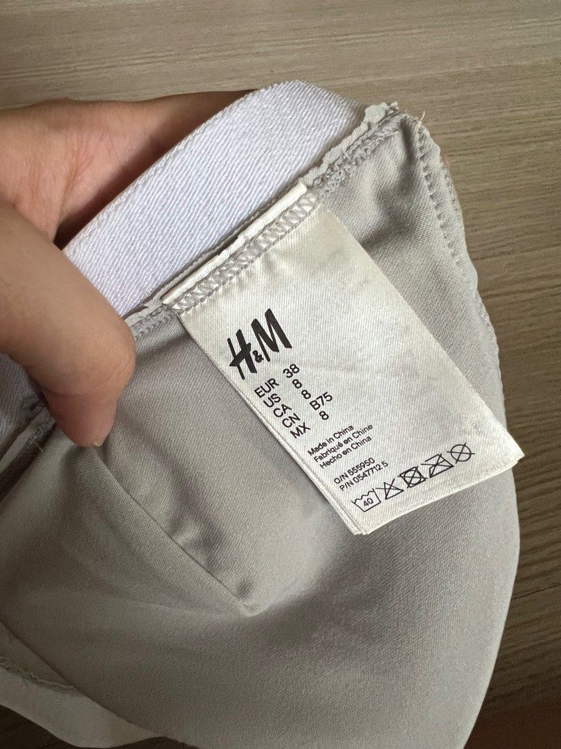 H&m silver bikini top (Category: Bikinis & Swimsuits) located in Manila. Submitted by user882094 (Listing ID 1314426902, Image 2). Description: 💖 LOWEST PRICE POSTED 💖 Please manage your expectations 💖 Dont ask for when worn pics 💖 SHIPPING VIA JNT ONLY (I’m currently in the province so i can’t accommodate grab/lalamove).