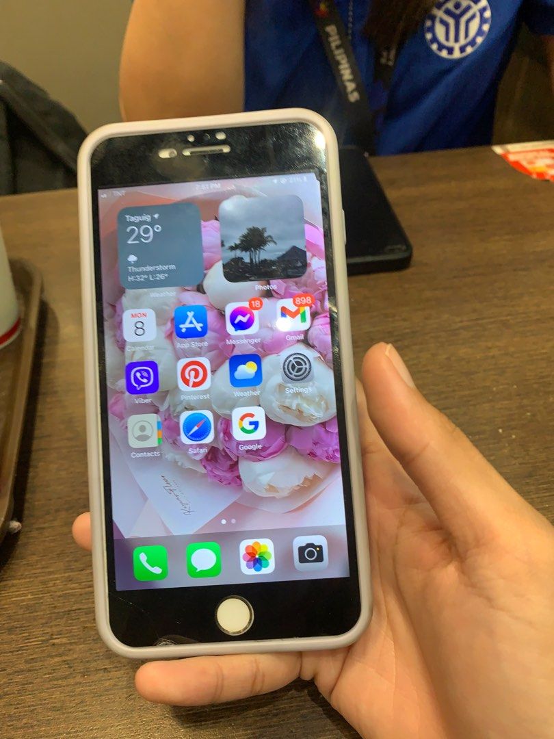 Iphone 6s plus (Category: iPhone 6 Series) located in Pasay City. Submitted by feija (Listing ID 1314374160, Image 3). Description: Brand new. No issues. 3 weeks pa lng nabili. 5x lng nagamit png picture. Inclusion: With box, sim ejector, charger and anti-spy tempered glass..