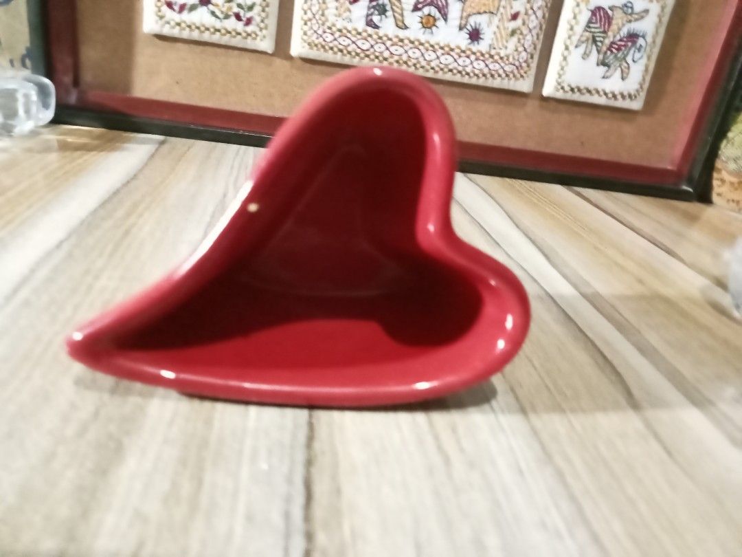 Japan Ceramic Microwavable Dip dish (Category: Other Kitchenware & Tableware) located in Imelda. Submitted by japansurpluscollection (Listing ID 1314388472, Image 3). Description: Japan ceramic heart shape.