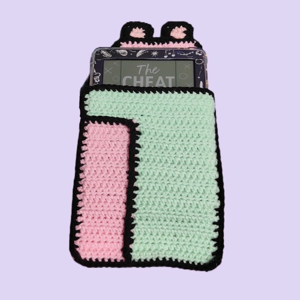 Kobo E-reader Pouch (Category: Handmade Craft) located in Singapore. Submitted by loopiepuu (Listing ID 1314552875, Image 2). Description: Can fit Kobo Clara 2E, Kobo Clara BW and Kobo Clara Color. If your device is the same size as these models it can probably fit into this pouch!There may be a slight color difference due to lighting! tags: #kobo #clara2e #clarabw #claracolor #e-reader.