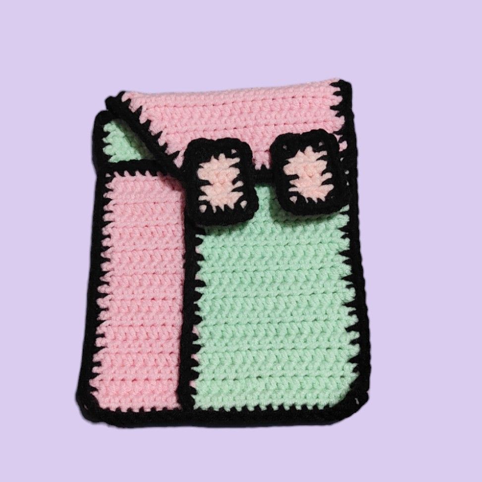Kobo E-reader Pouch (Category: Handmade Craft) located in Singapore. Submitted by loopiepuu (Listing ID 1314552875, Image 1). Description: Can fit Kobo Clara 2E, Kobo Clara BW and Kobo Clara Color. If your device is the same size as these models it can probably fit into this pouch!There may be a slight color difference due to lighting! tags: #kobo #clara2e #clarabw #claracolor #e-reader.