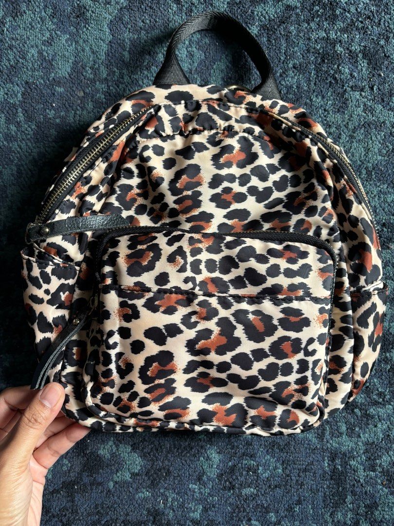 Leopard Backpack / Patterned Nylon (Category: Backpacks) located in Seri Kembangan. Submitted by thriftingmeup (Listing ID 1314466597, Image 1). Description: Nanti saya up lagi gambar detail if needed. Lightly used. Cantik comey aizing as I preferred. 😍 Untuk mak ladies sesuai, untuk anak anak kecik molek pun seswaiii. .