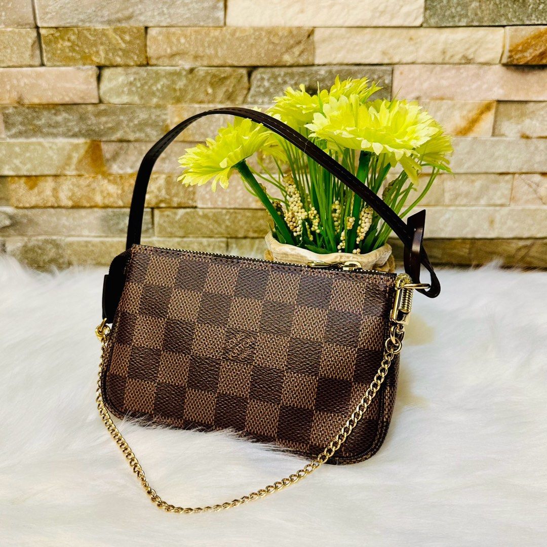 LV Mini DE Pochette (Category: Luxury Bags & Wallets) located in Taguig. Submitted by angelbellaclaire (Listing ID 1314489648, Image 1). Description: .