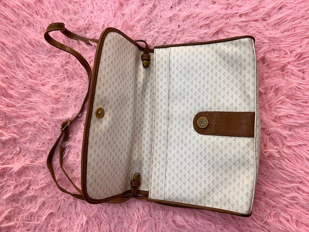 Original Liz Claiborne Sling Bag (Category: Cross-body Bags) located in Marilao. Submitted by sweetrepeat24 (Listing ID 1314453468, Image 2). Description: Prelove Liz Claiborne Sling bag. Seldom used. SF will shoulder by buyer Shipping thru J&T Location: Marilao Bulacan.