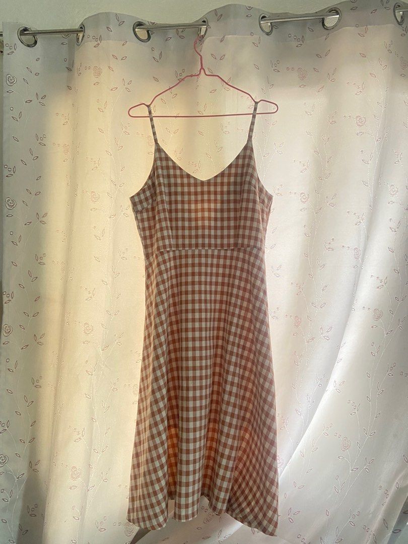 Pink gingham midi dress Women s Fashion Dresses Sets Dresses on Carousell