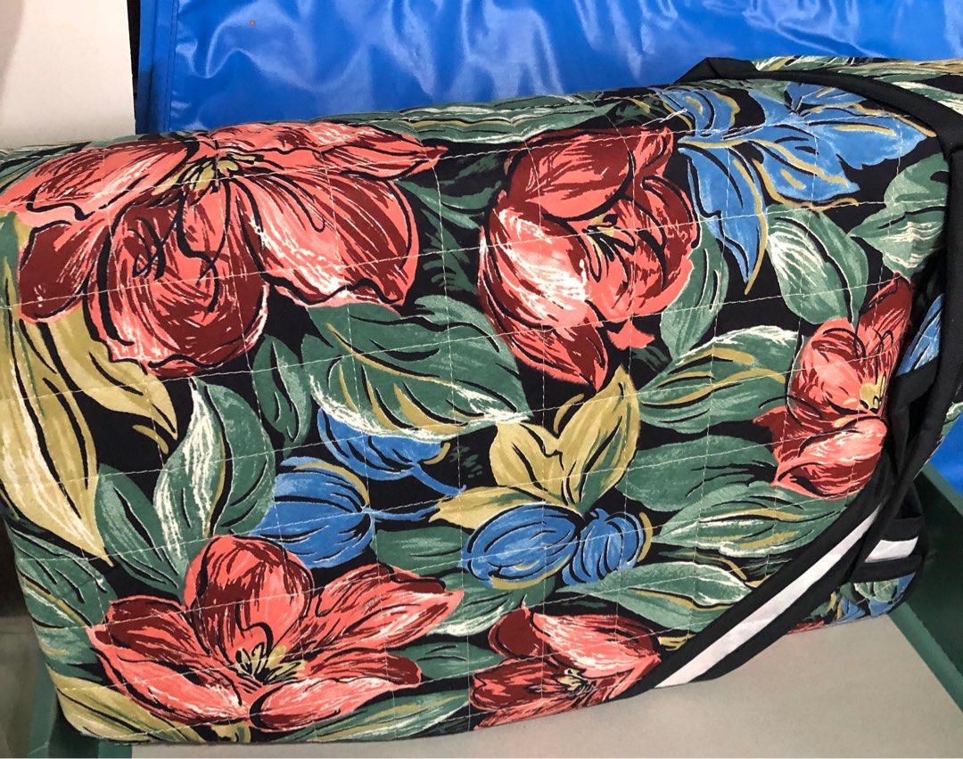 QUILTED KOTATSU TOP BLANKET(lightweight) (Category: Bedding & Towels) located in Caloocan City. Submitted by e_o62059 (Listing ID 1314541899, Image 2). Description: Japan branded brand new in original box ; pristine condition Size 200cm Materials and size photos included and translated .