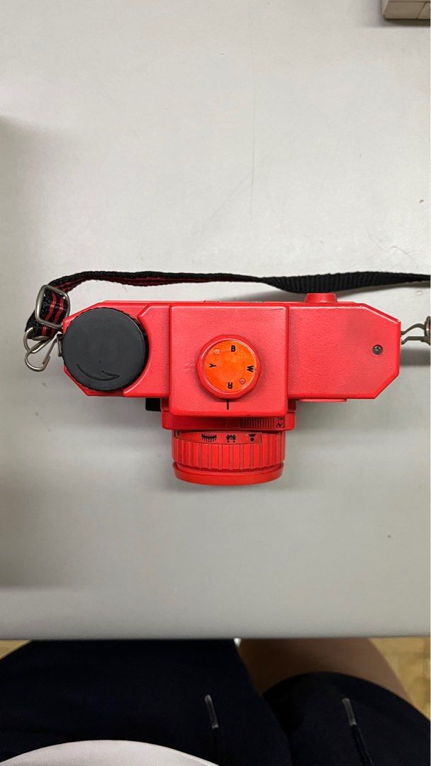 Red holga 120 cfn lomography camera (Category: Cameras) located in Manila. Submitted by nmpc116 (Listing ID 1314489426, Image 3). Description: Red holga camera Comes with neck strap and original box including manual.