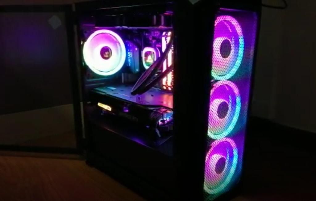 RTX 2070 SUPER AMD Ryzen 3700x 32GB RAM 750W PSU 500GB