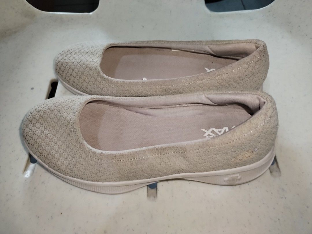 How to clean skechers goga max shoes clearance