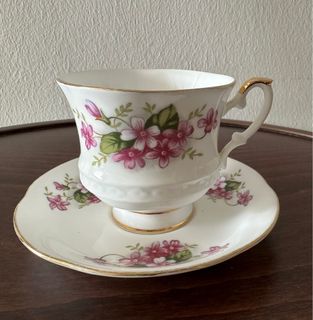 Fine bone china teapot For Sale Memorabilia Collectibles