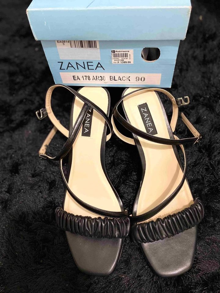 Zanea Black Sandals Original, Women's Fashion, Footwear, Sandals on ...