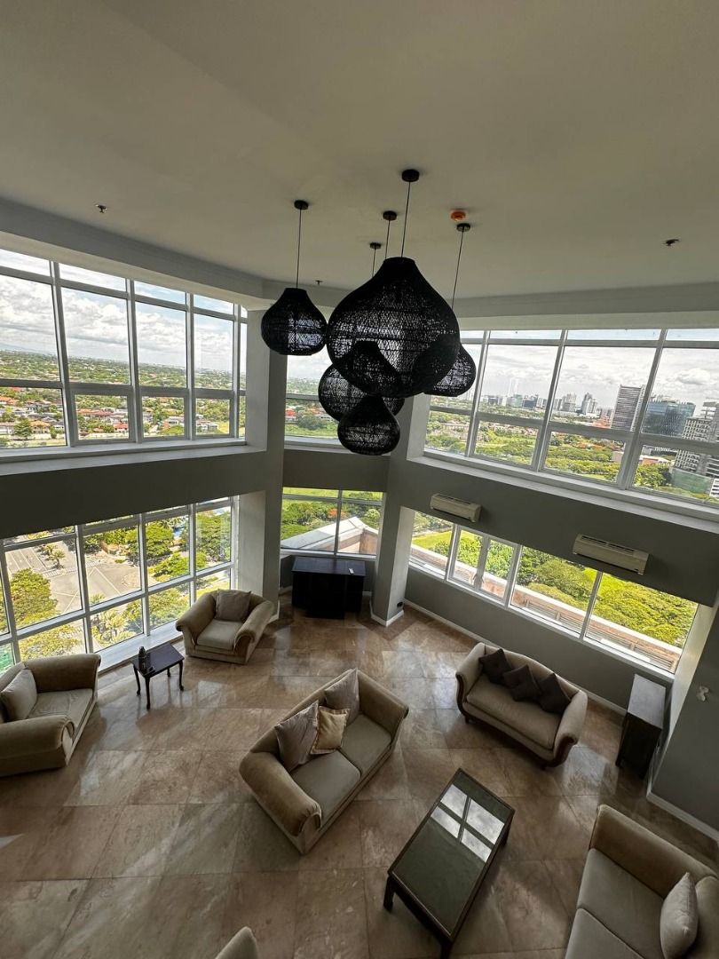 A closer look at Upscale No View Penthouse Level Unit
