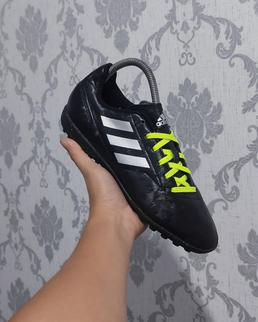 Adidas Conquisto Soccer, Fesyen Wanita, Sepatu di Carousell
