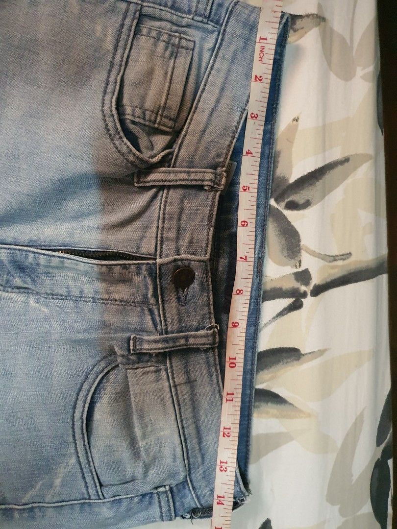 Aeropostale Skinny Jeans (Category: Jeans) located in Manila. Submitted by mane_13 (Listing ID 1314629504, Image 3). Description: RFS: Does not fit me anymore Details of sizes are on the pictures.