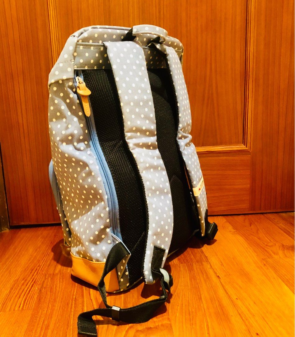 Backpack | 背包 （分類：背囊）位於 Hong Kong。 由 pp1990 提交（商品編號 1314587221，圖片 3）。簡介： Size: 46cm x 35cm x 18cm。