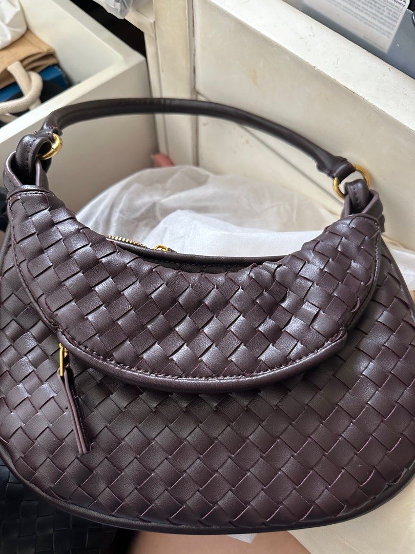 BAGS FOR SALE (Category: Luxury Bags & Wallets) located in Pasig City. Submitted by Andyglambeautyph (Listing ID 1314645685, Image 1). Description: Used once only BV Bag - 8k PHP two straps available (High Quality) Chanel Pouch - 1900 PHP Dior Beauty Bag- 1900 PHP with dustbag Pm me! .