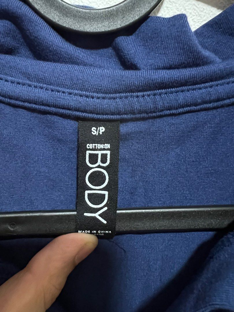Basic Tops (Category: Shirts) located in Singapore. Submitted by nkhai02 (Listing ID 1314670703, Image 5). Description: $2 each meetups at my convenience preferred paynow/paylah for payment.