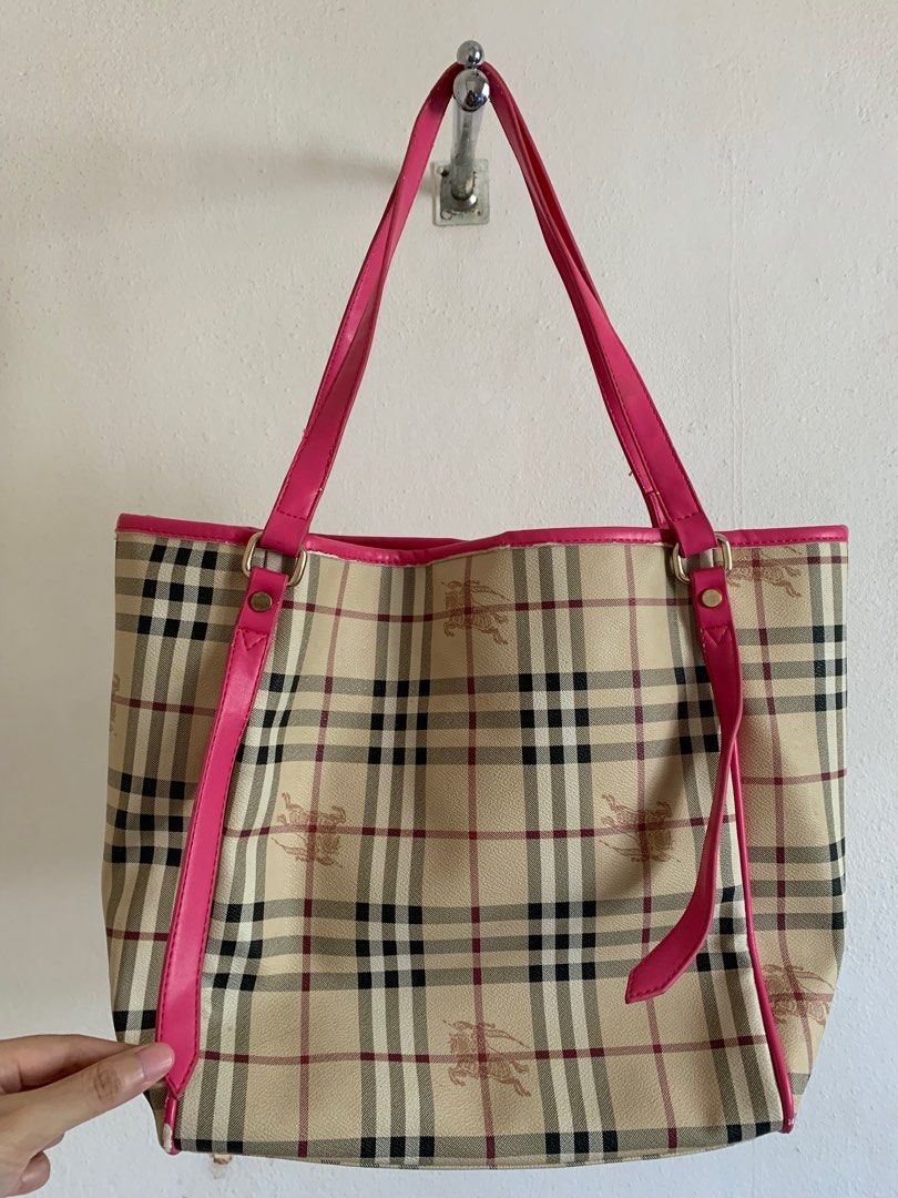 Burberry Haymarket tote bag in Pink colour
